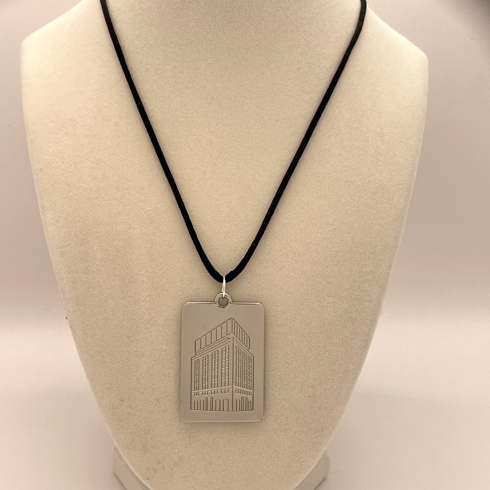 Rare Tiffany & Co The Landmark 727 Fifth Ave New York Pendant Necklace - Picture 5 of 6